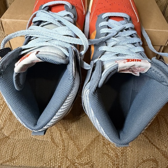Athletic_Shoes